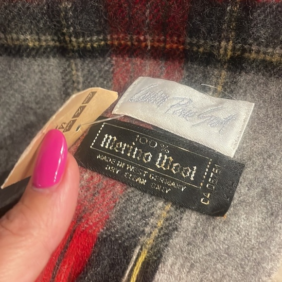 Men’s Plaid 100% MARINO WOOL SCARF with fringe red / grey / black size 50 inch - Picture 3 of 7